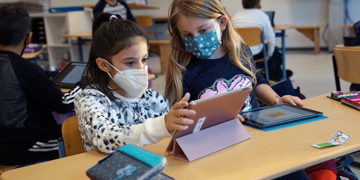 Cornelsen stattet Grundschulklasse mit Tablets und Software aus