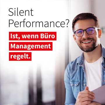 Portrait of a young modern businessman standing holding a laptop and looking at the camera with a happy smile; Shutterstock ID 2368567605; client: 837; job: picturemaxx; other: susanne.finke@cornelsen.de; purchase_order: picturemaxx
Portrait of a young modern businessman standing holding a laptop and looking at the camera with a happy smile