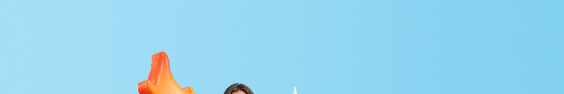 Frau im roten Blazer