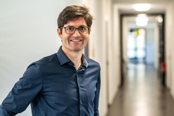 Porträt von Lars Holzäpfel