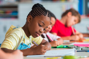Methodik: Schreibende  Kinder im Klassenzimmer
