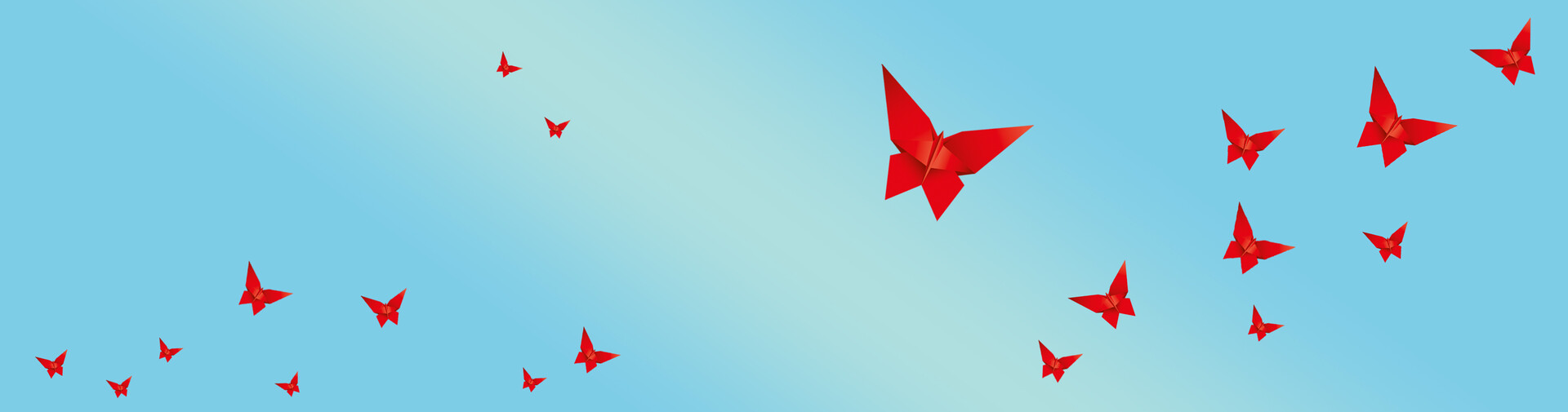 Rote Origami Schmetterlinge vor blauem Hintergrund