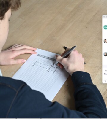 Junger Mann arbeitet an Prozentstreifen